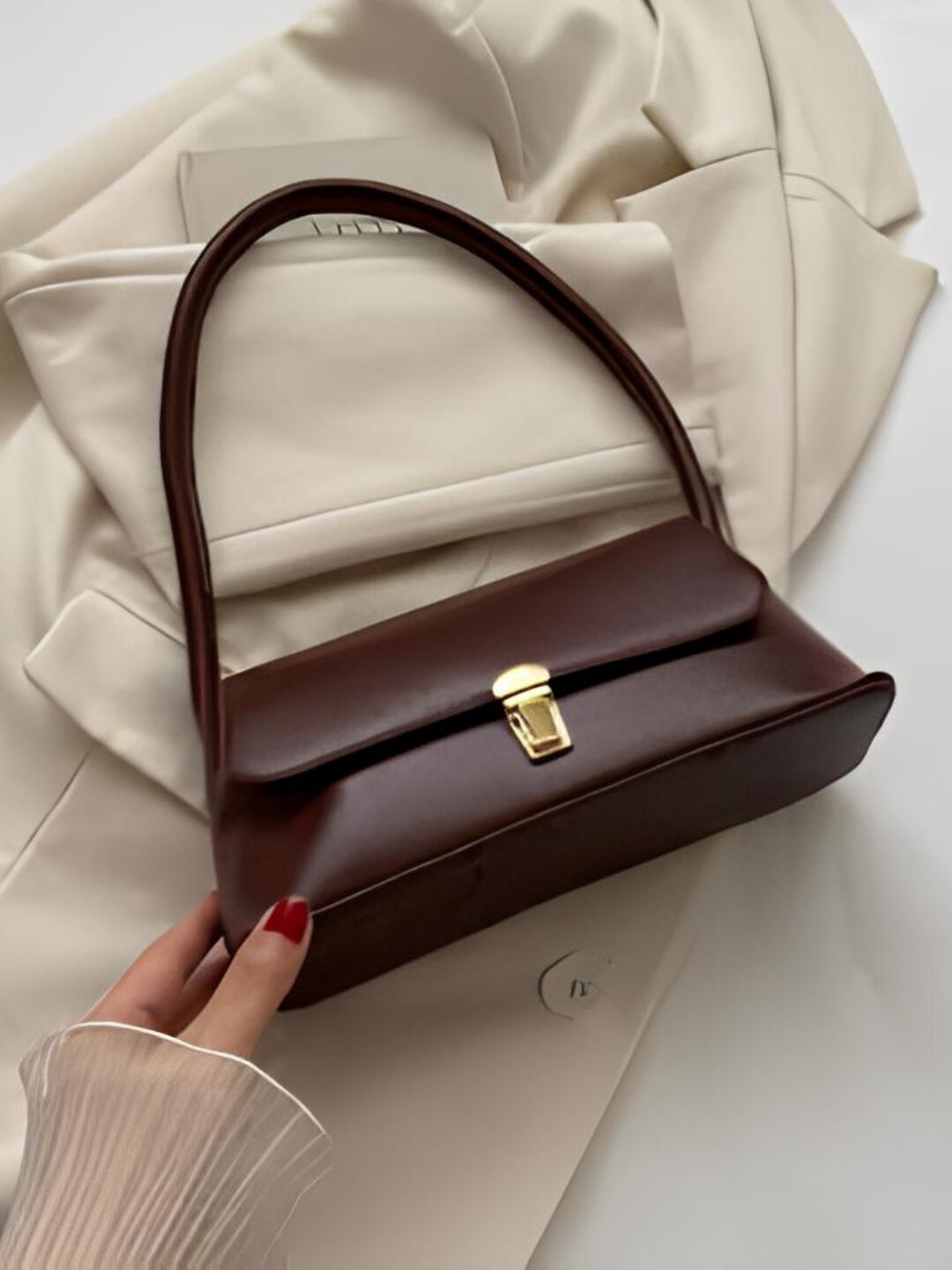 Сумка  Classic Baguette Lock Bag, фактура гладкая, красный