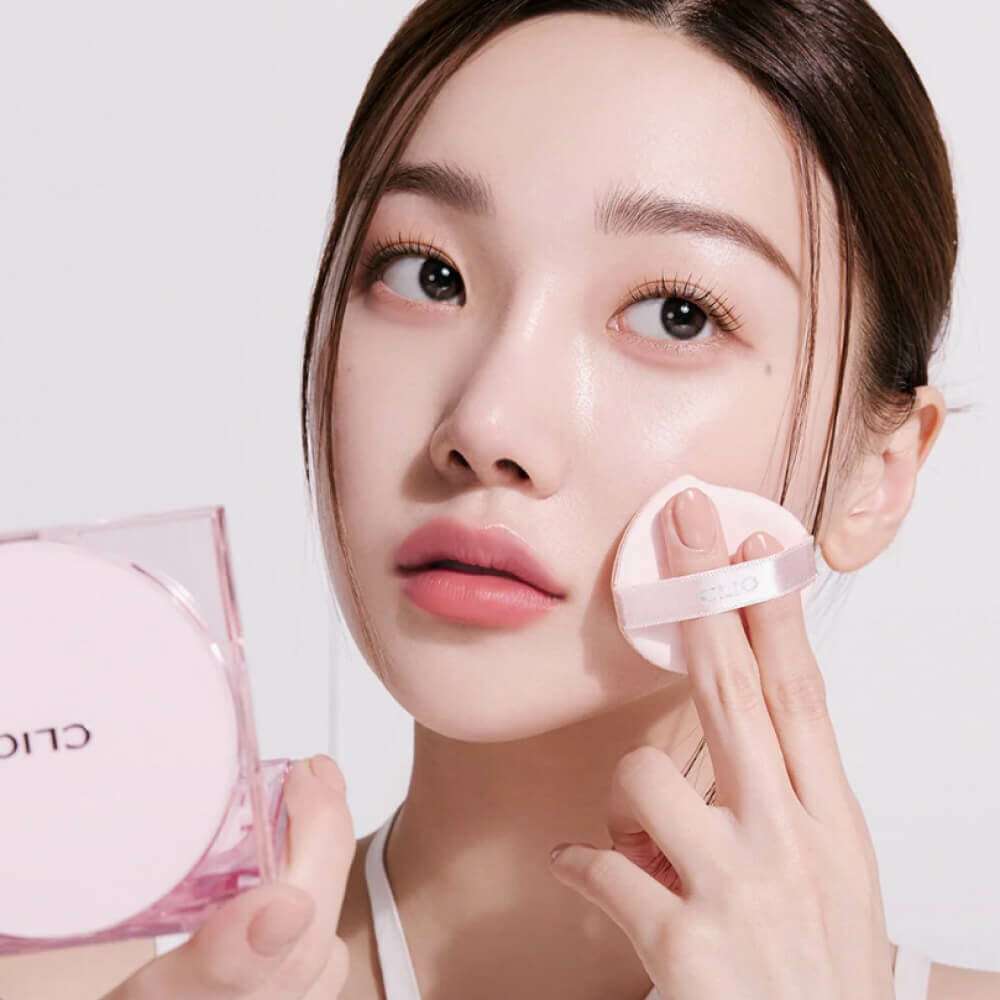 Увлажняющий кушон с запаской для эффекта Glass Skin CLIO Kill Cover Mesh Glow Cushion SPF50+ PA++++ 3 Linen 15 г x 2 — фото 1