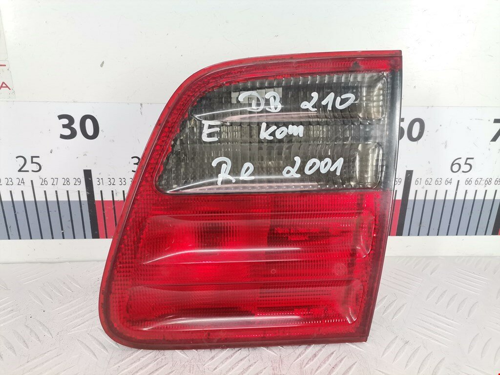 Фонарь крышки багажника правый Mercedes E-Class (W210) A2109207664 арт. 1723539