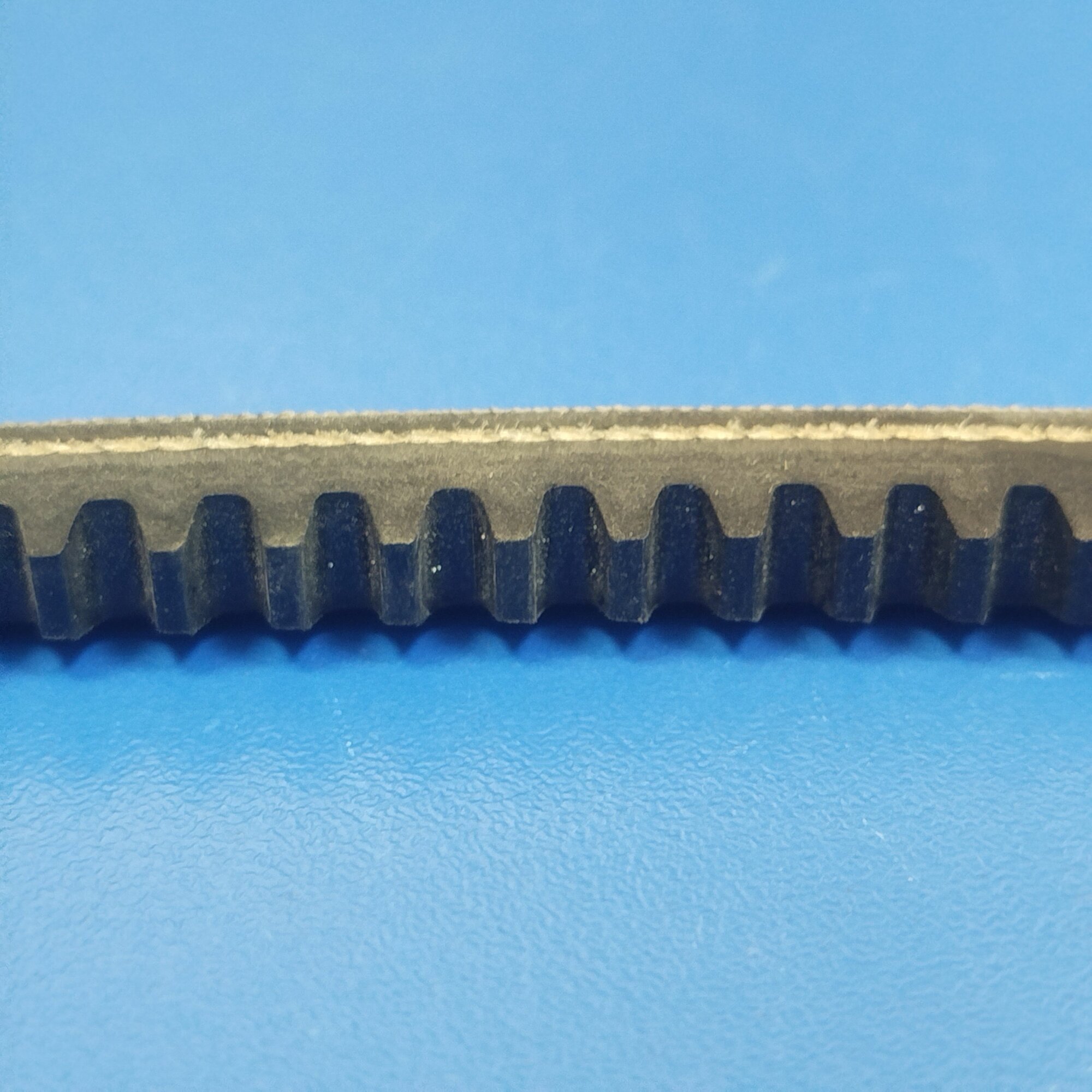 Ремень генератора "BOSCH" 10x940 для автомобилей ВАЗ 2101-07, Нива — фото 1