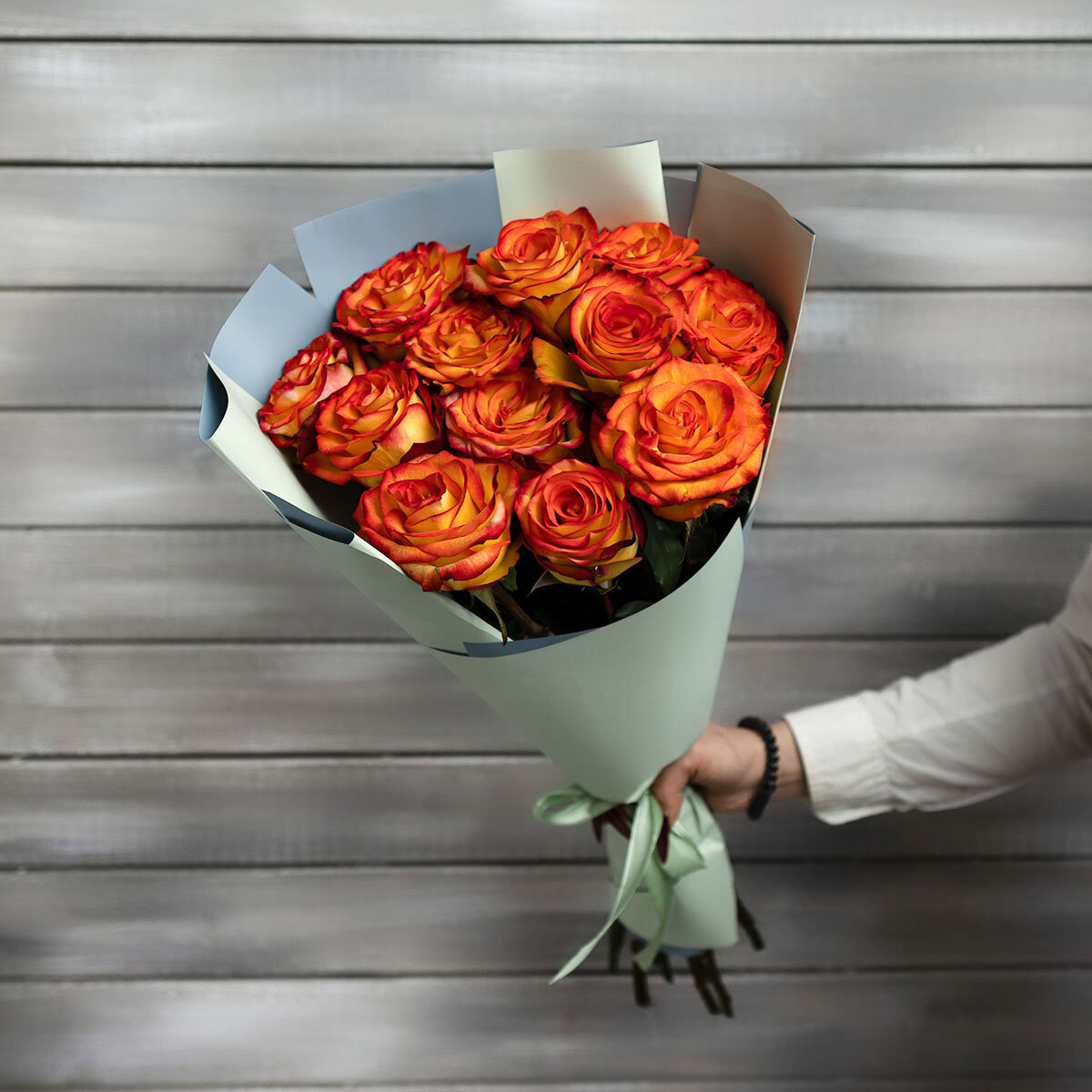 11 оранжевых роз Эквадор 50 см в упаковке