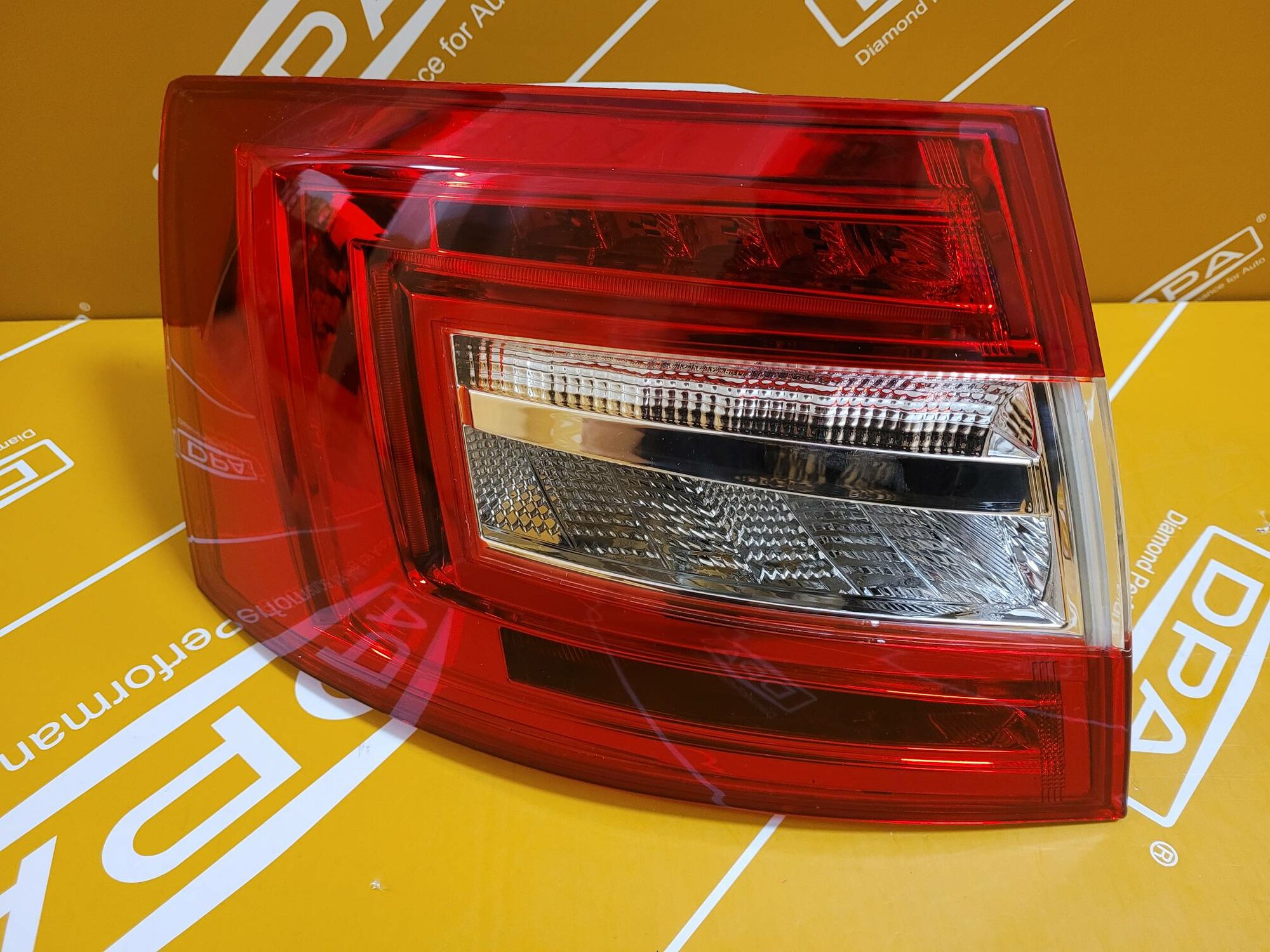 Фонарь задний левый Skoda Octavia A7 (однополосный) рестайлинг с 2017 г (ОЕ: 5E5945111B) — фото 1