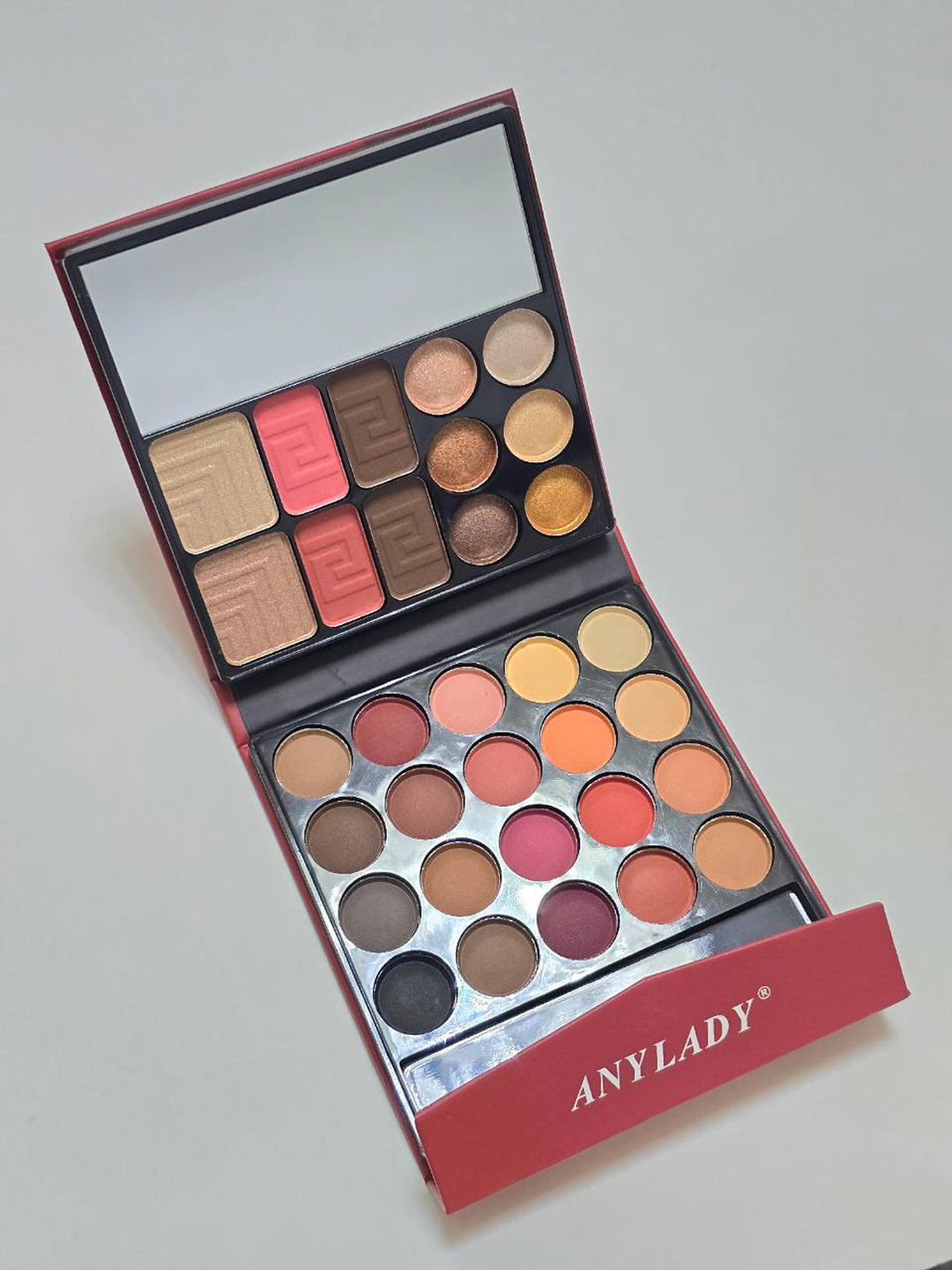 Тени для век ANYLADY в форме книги с кисточкой и румянами, матовый финиш — фото 1