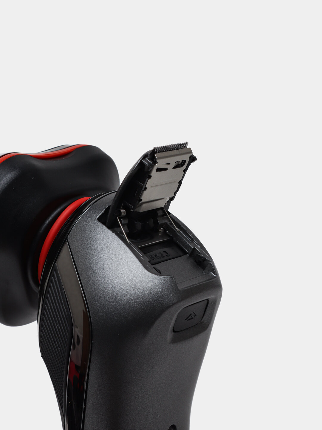 Электробритва Remington Ultimate Series XR1570, влажная, 3 бритвенные головки, роторная — фото 1