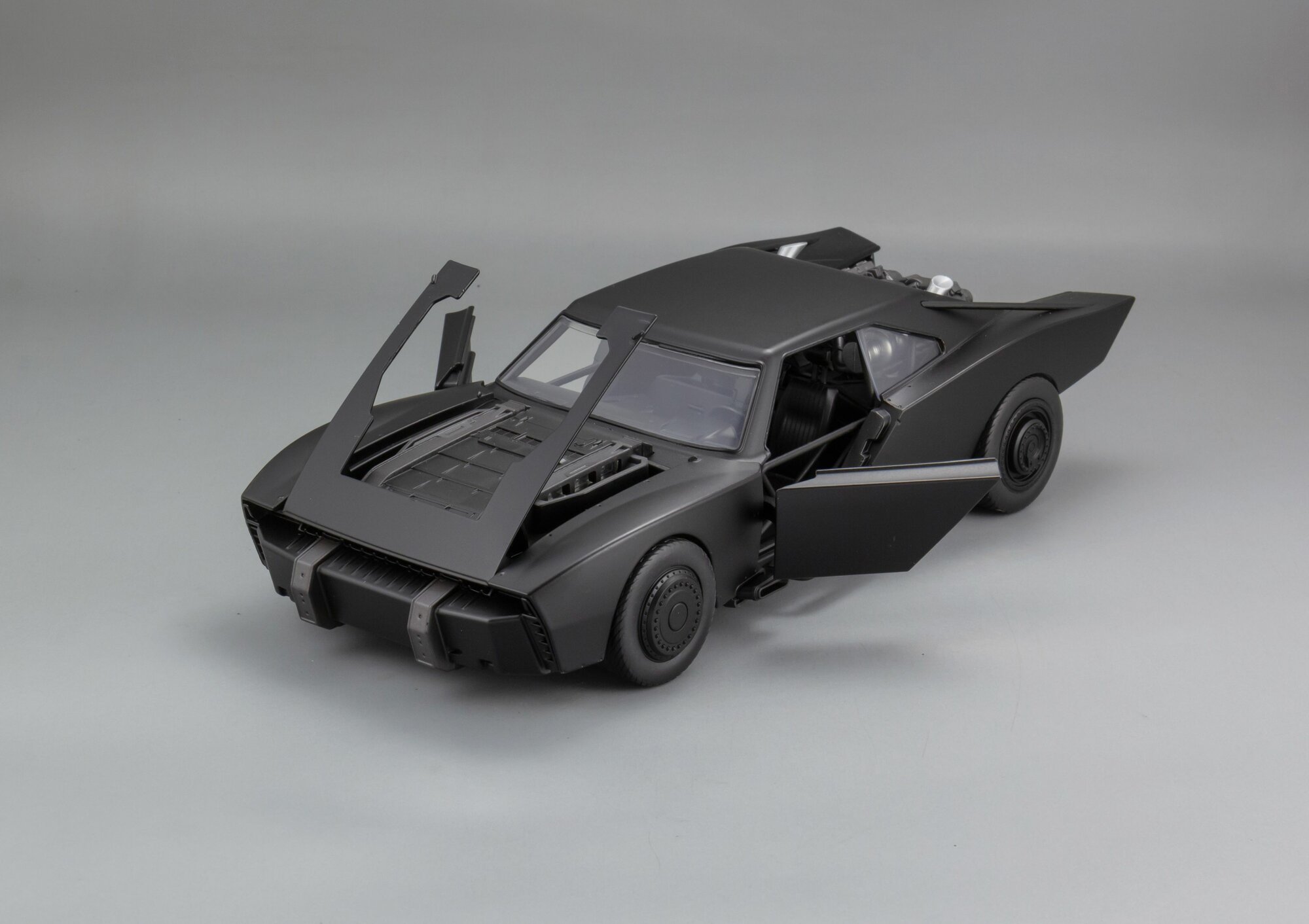 1:18 Batman Batmobile 2022 (with lights), Коллекционная масштабная модель от Jada — фото 1