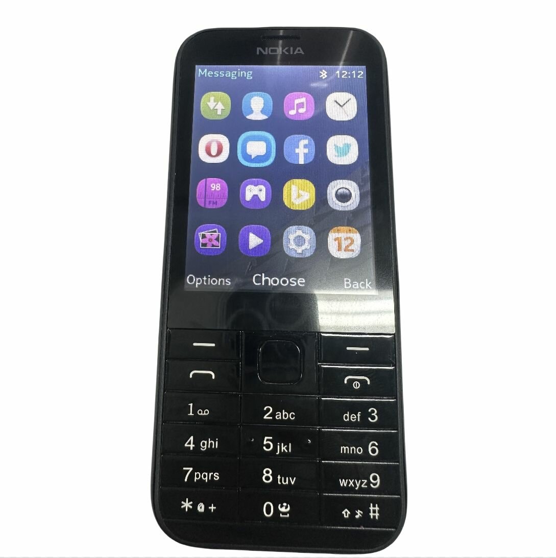 Мобильный телефон Nokia 225 2G с двумя sim-картами в режиме ожидания черное