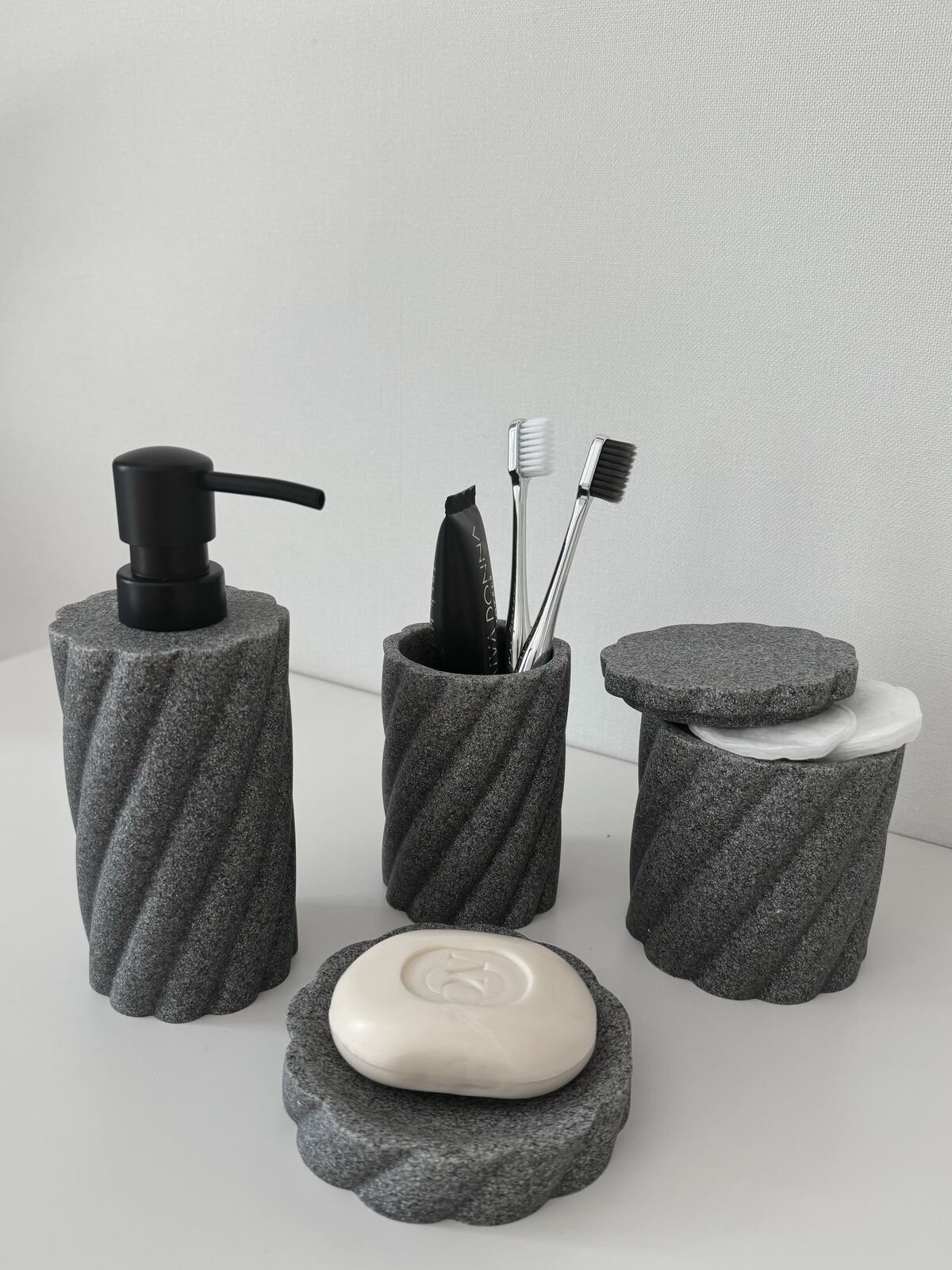 Набор аксессуаров для ванной комнаты, 4 предмета, серый "Loft"