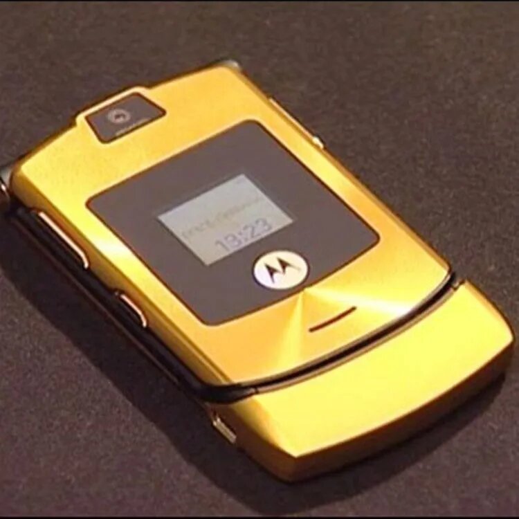 Мобильный телефон Motorola V3