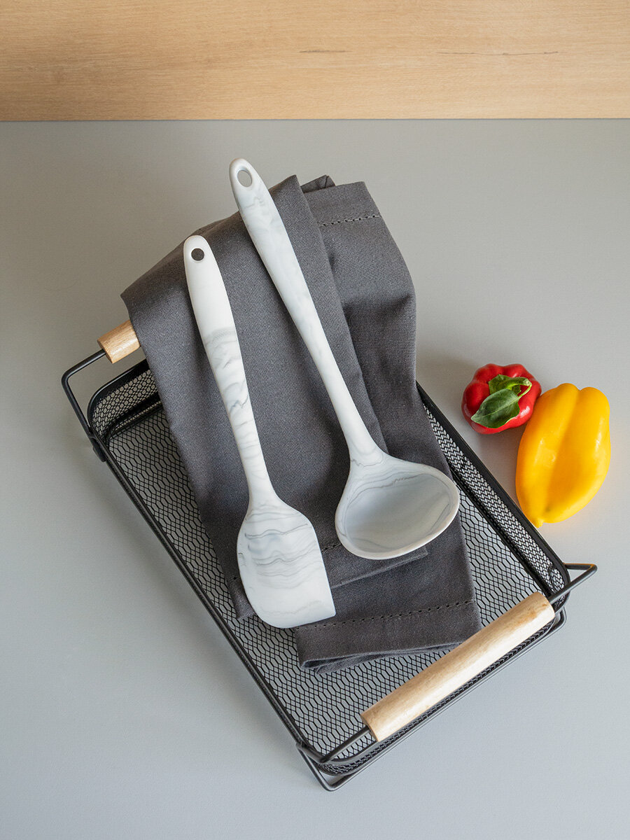 Изображение Набор кулинарных принадлежностей 2шт DeNASTIA (лопатка со скошенным краем, половник) силикон, цвет серый/белый