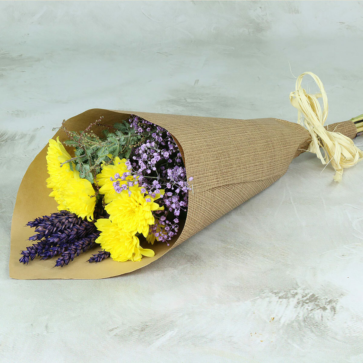 Букет Букет Маркет "Мимоза" хризантема гипсофила в крафт-бумаге на стеблях