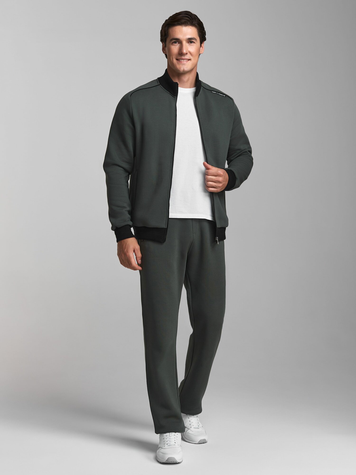 Костюм спортивный