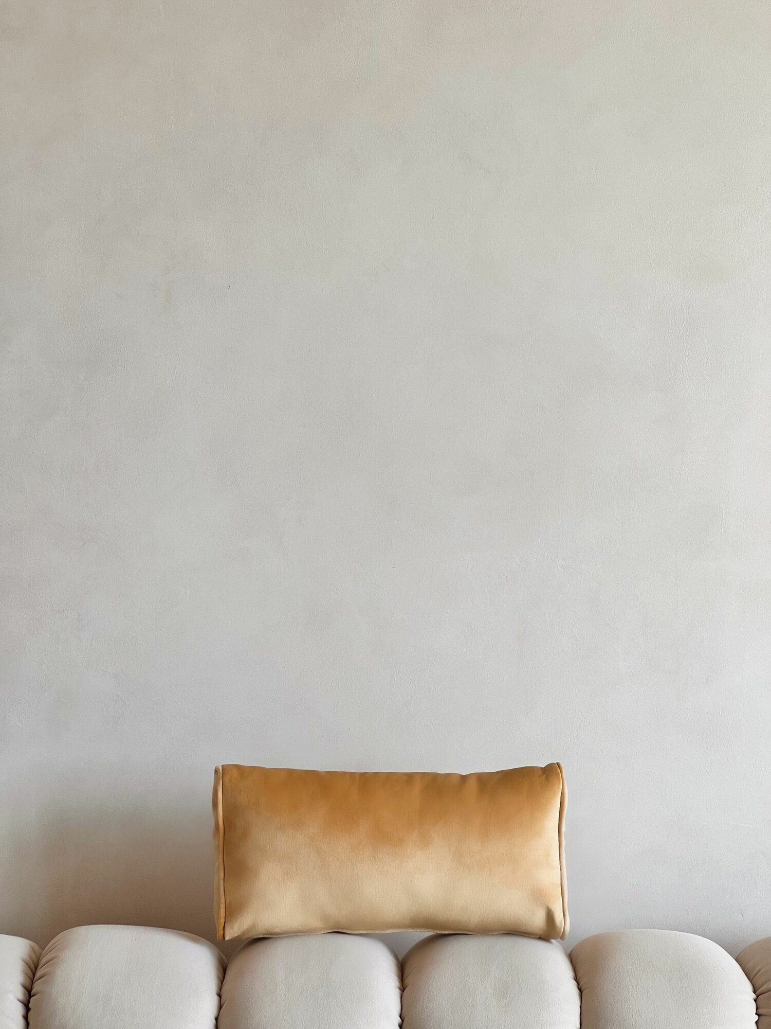 Подушка декоративная прямоугольной формы в карамельном оттенке DAPA Designs