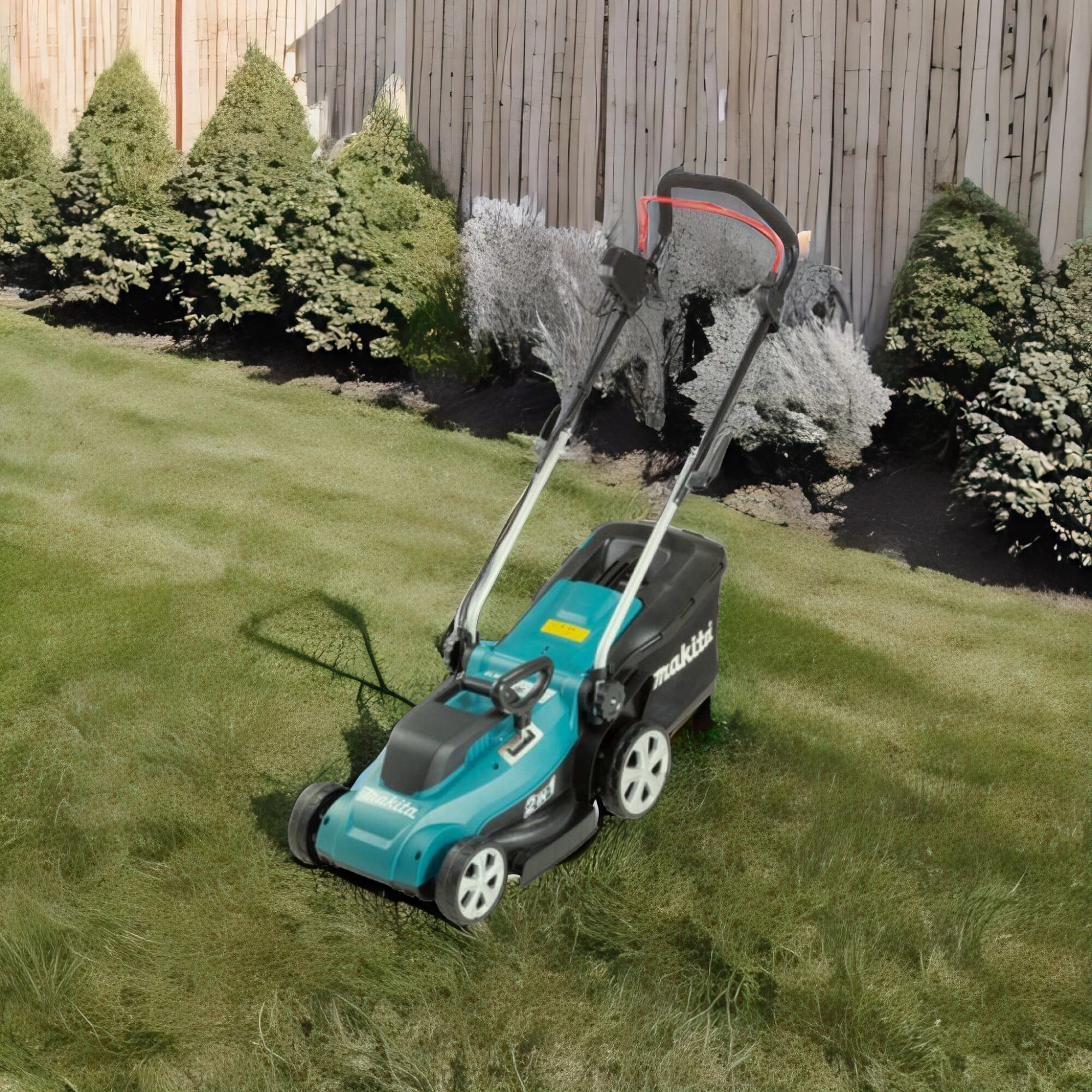 Изображение Газонокосилка роторная Makita ELM3320 1200Вт, Регулировка высоты скашивания, Складная ручка