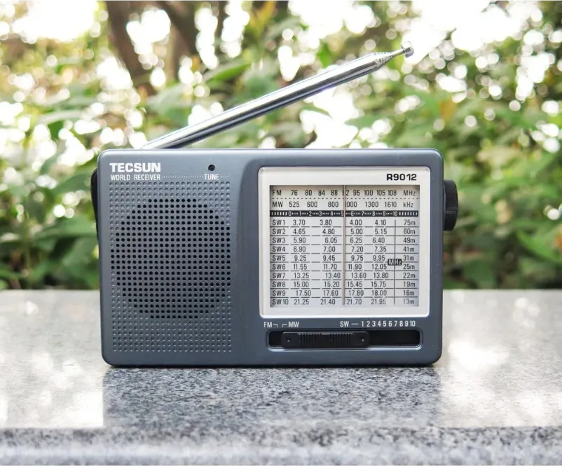 Портативный Радиоприемник Tecsun R-9012, Диапазоны FM/MW/SW, Питание от Батареек — фото 1