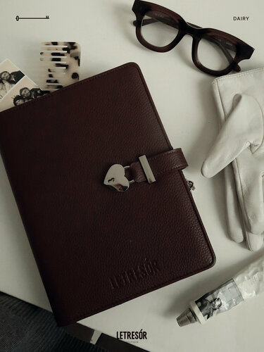 Изображение товара Ежедневник LETRESOR, недатированный, А5, мягкий переплет, замок с ключом, шоколадный
