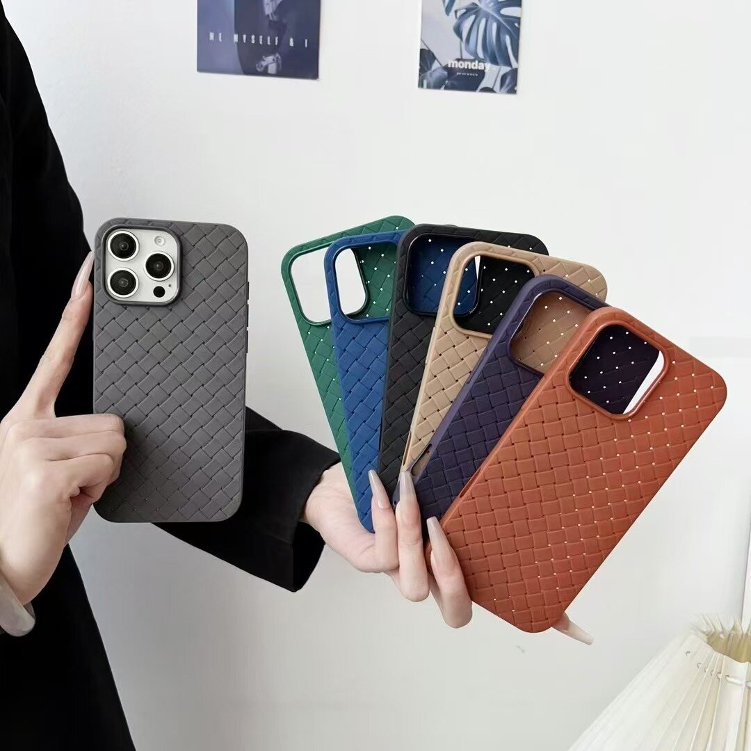 Чехол для iPhone 16 Pro Max, силиконовый, ударопрочный, не оставляет следов от рук , Цвет - Серый — фото 1