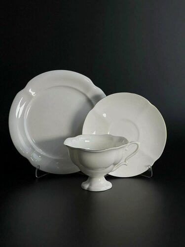 Изображение товара Комплект чайный. Чайная пара с десертной тарелкой. Императорский фарфоровый завод ИФЗ. Форма "Наташа", рисунок "Золотая лента". Костяной фарфор. 240 мл.