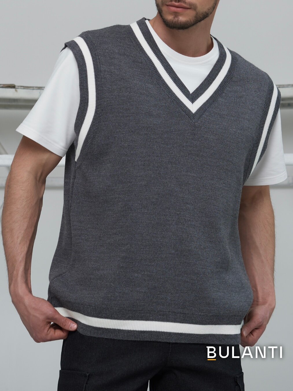 Жилет вязаный