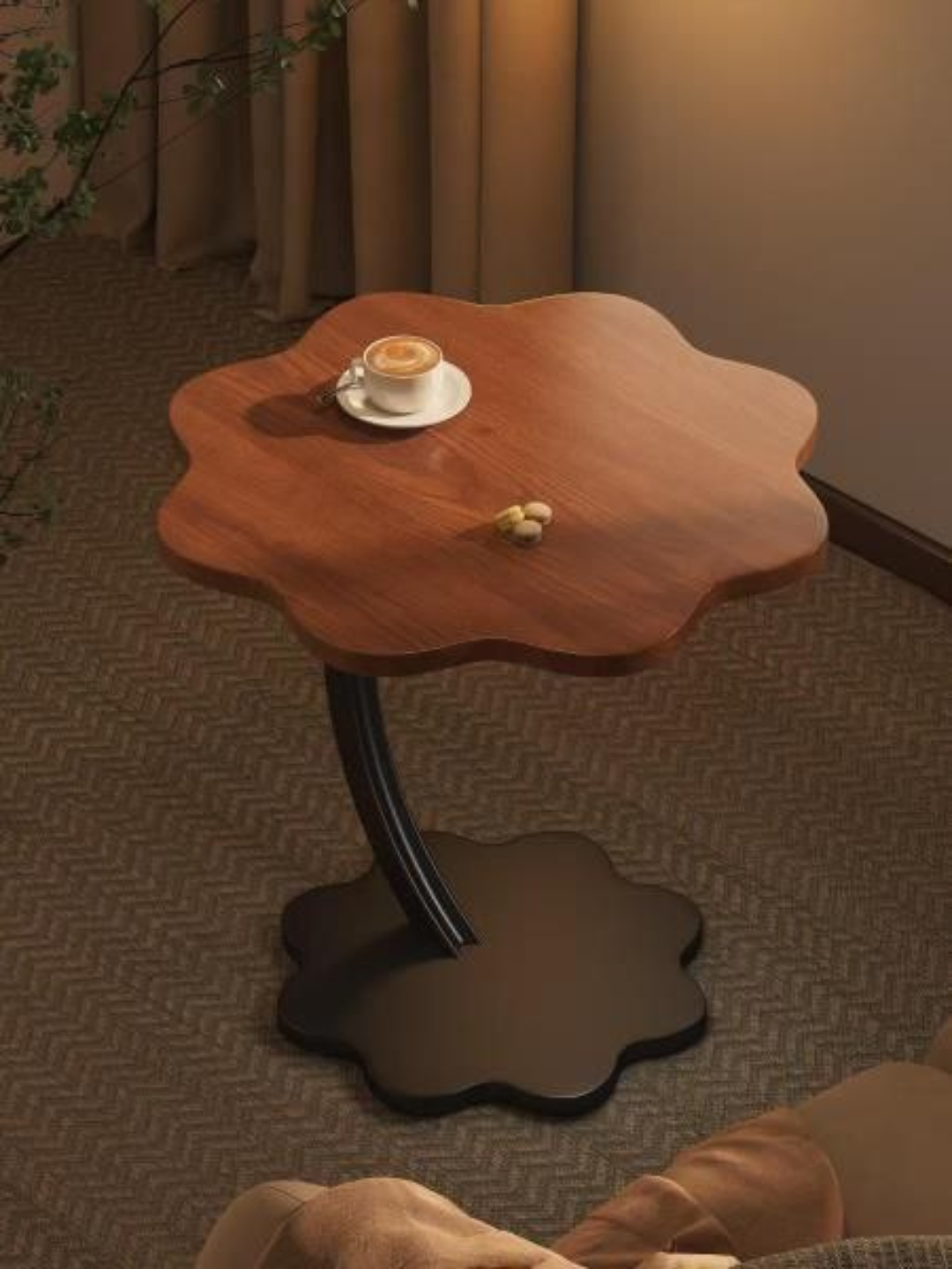 Стильный водонепроницаемый и противоскользящий боковой стол в форме лепестка — 61×40×30 см