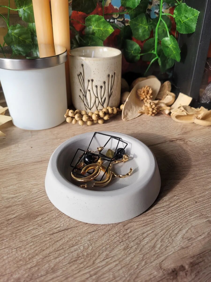 Декоративный круглый поднос из бетона S