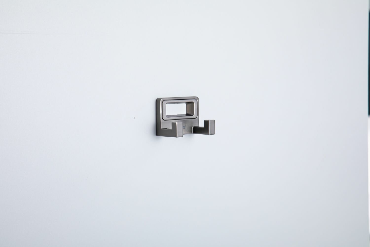 Крючок двойной для ванной комнаты Gappo G3IR08GZ05AG-2VR9 оружейная сталь