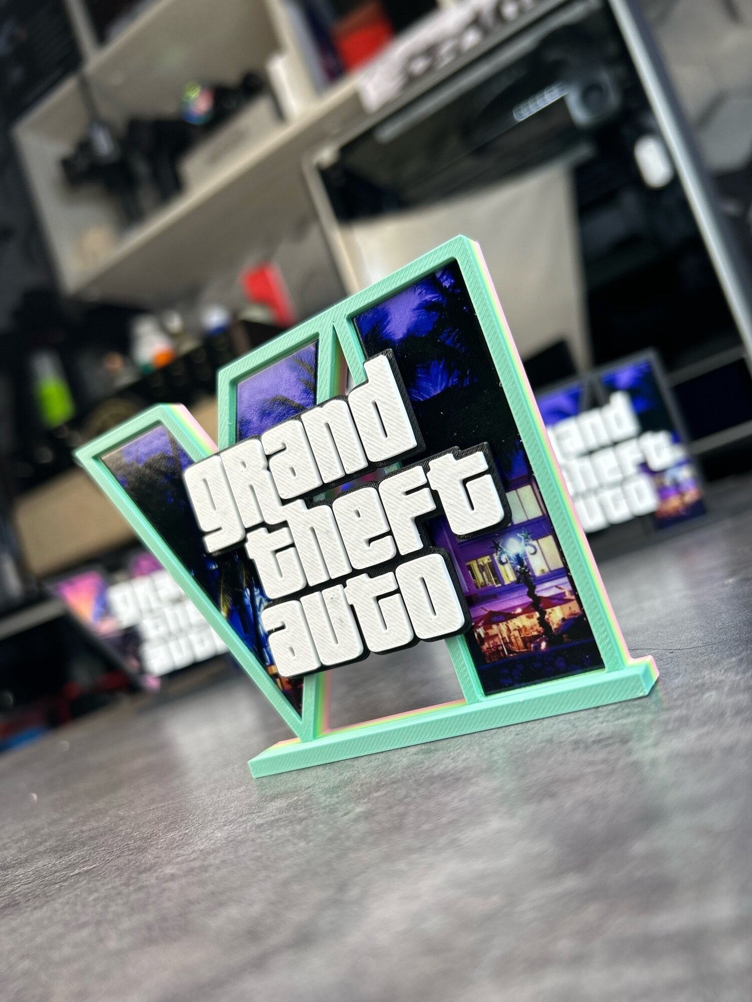 Статуэтка фигурка GTA VI салатовая с изображением города  пластик  коллекционная  GTA 6