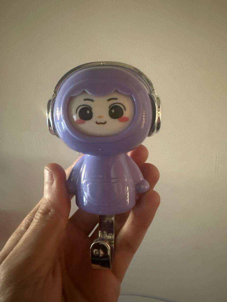 Крючок настенный самоклеящийся барби белый