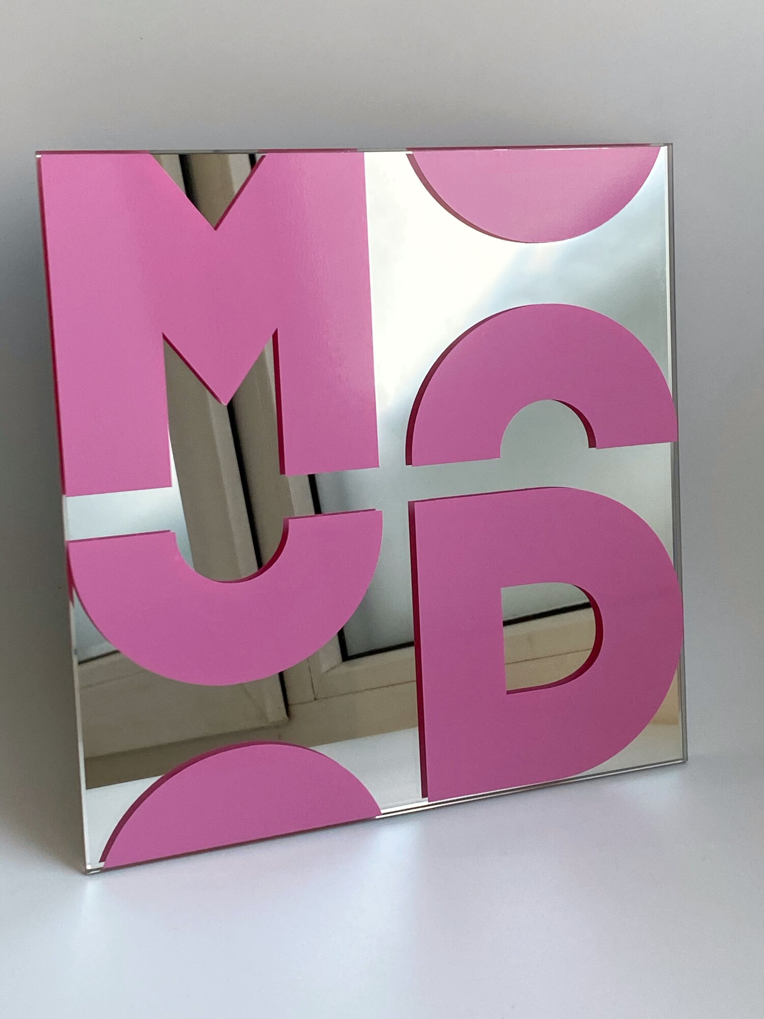 Интерьерное зеркало, стеклянная плитка, с надписью, размер 20х20