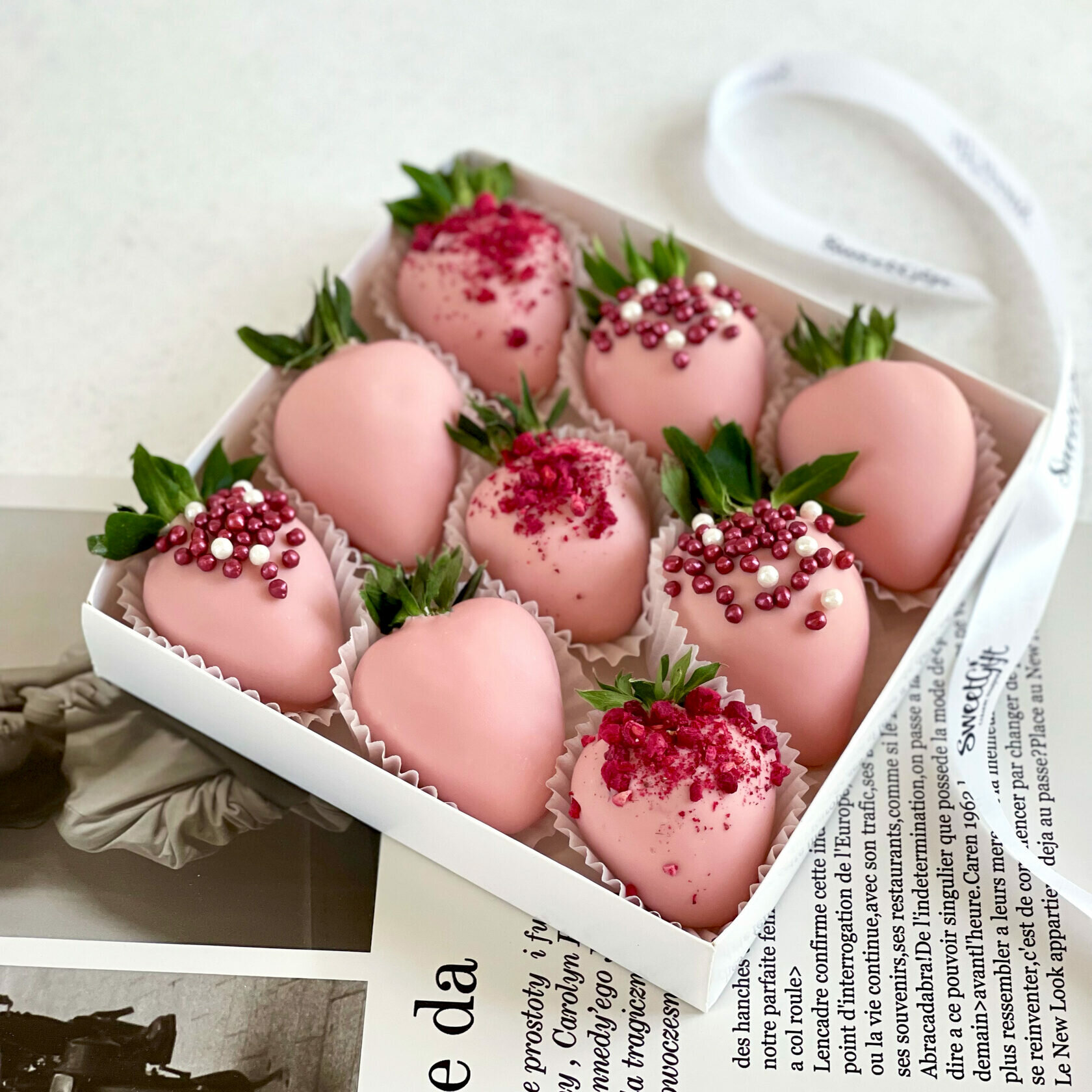 Коробка клубники в шоколаде 'Pink' - 9 ягод
