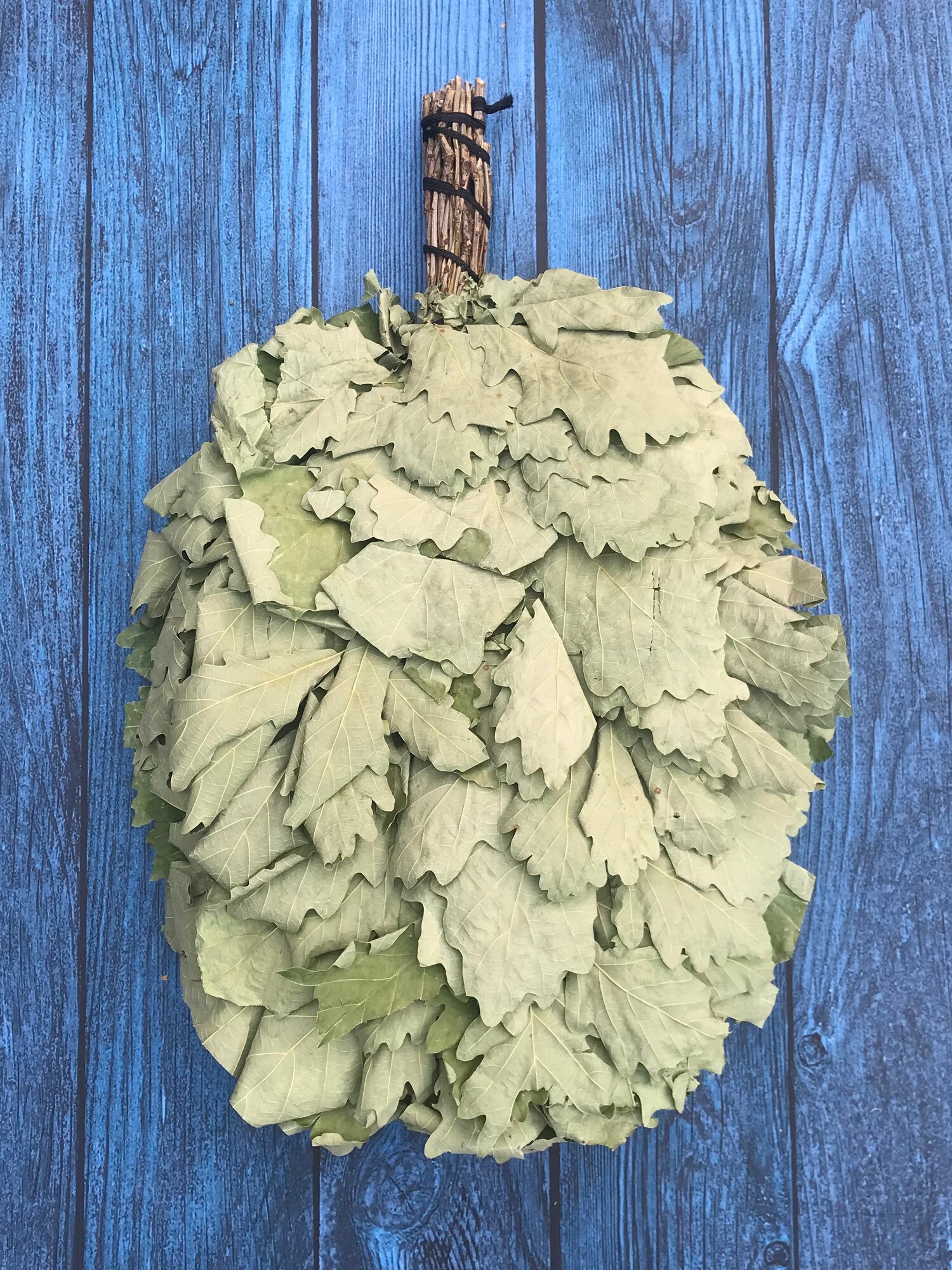 Дубовый веник Милая Баня "Элитный", для бани и сауны, средний размер, легкий, для банщиков - 1 шт. — фото 1