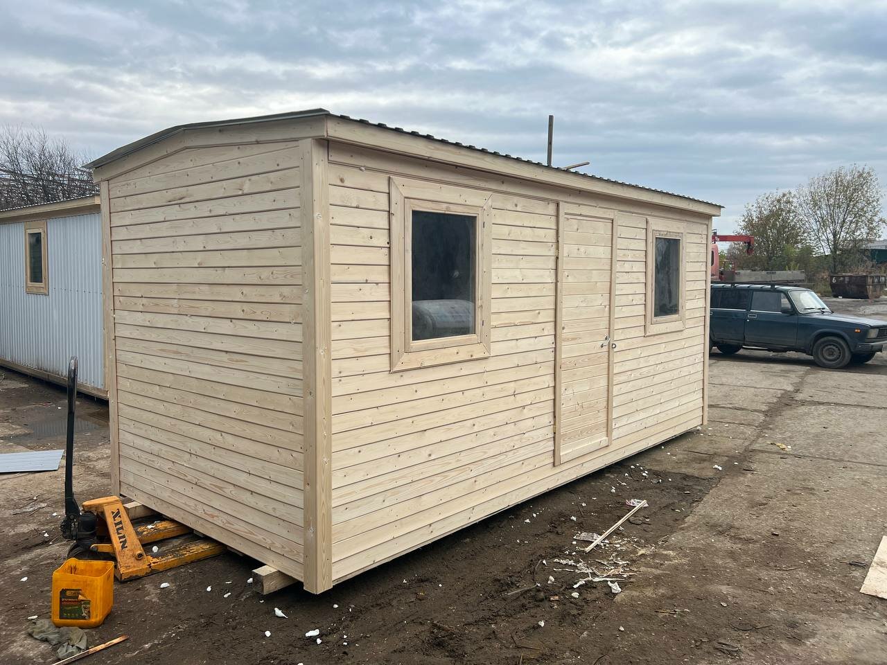 Бытовка утепленная с вагонкой 6х2.3 (внутри оргалит) с доставкой и с установкой