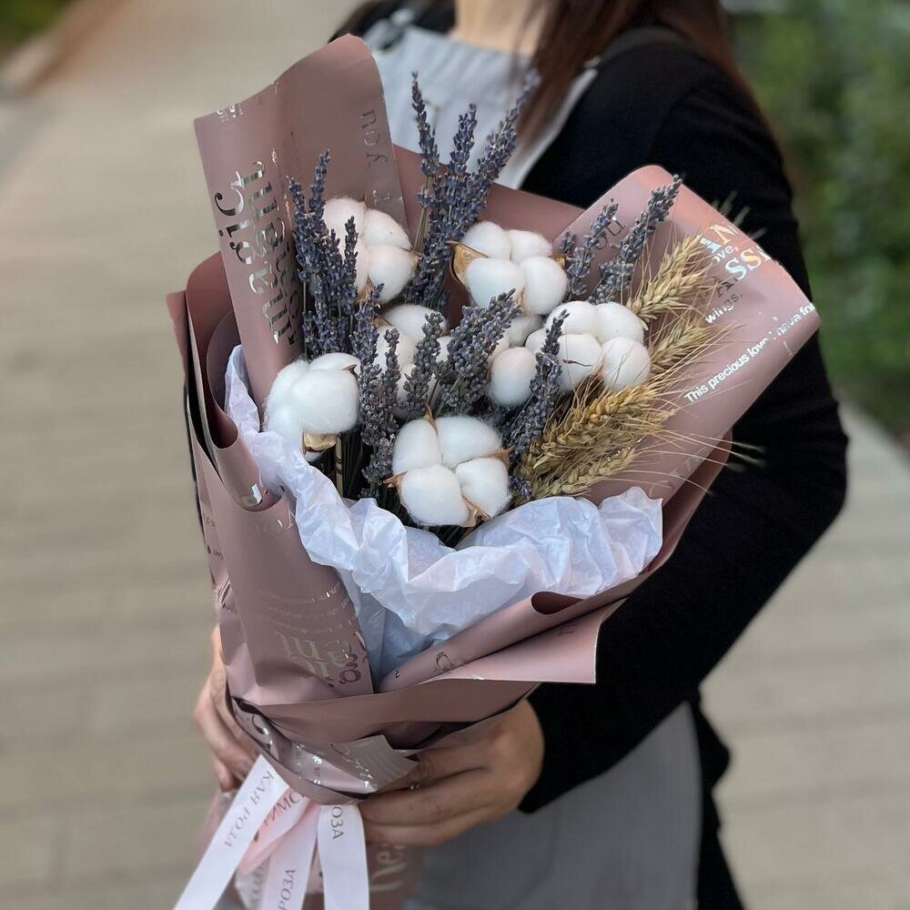 Букет из сухоцветов: лаванды колосьев и хлопка - римская роза