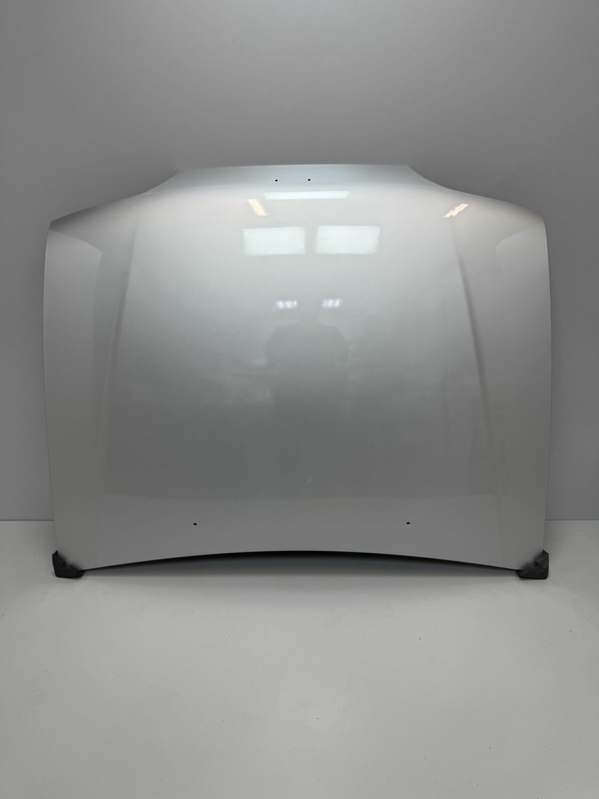 Капот в цвет для ВАЗ (LADA) 2114 I (2001 — 2014) 690 - снежная королева серебристый