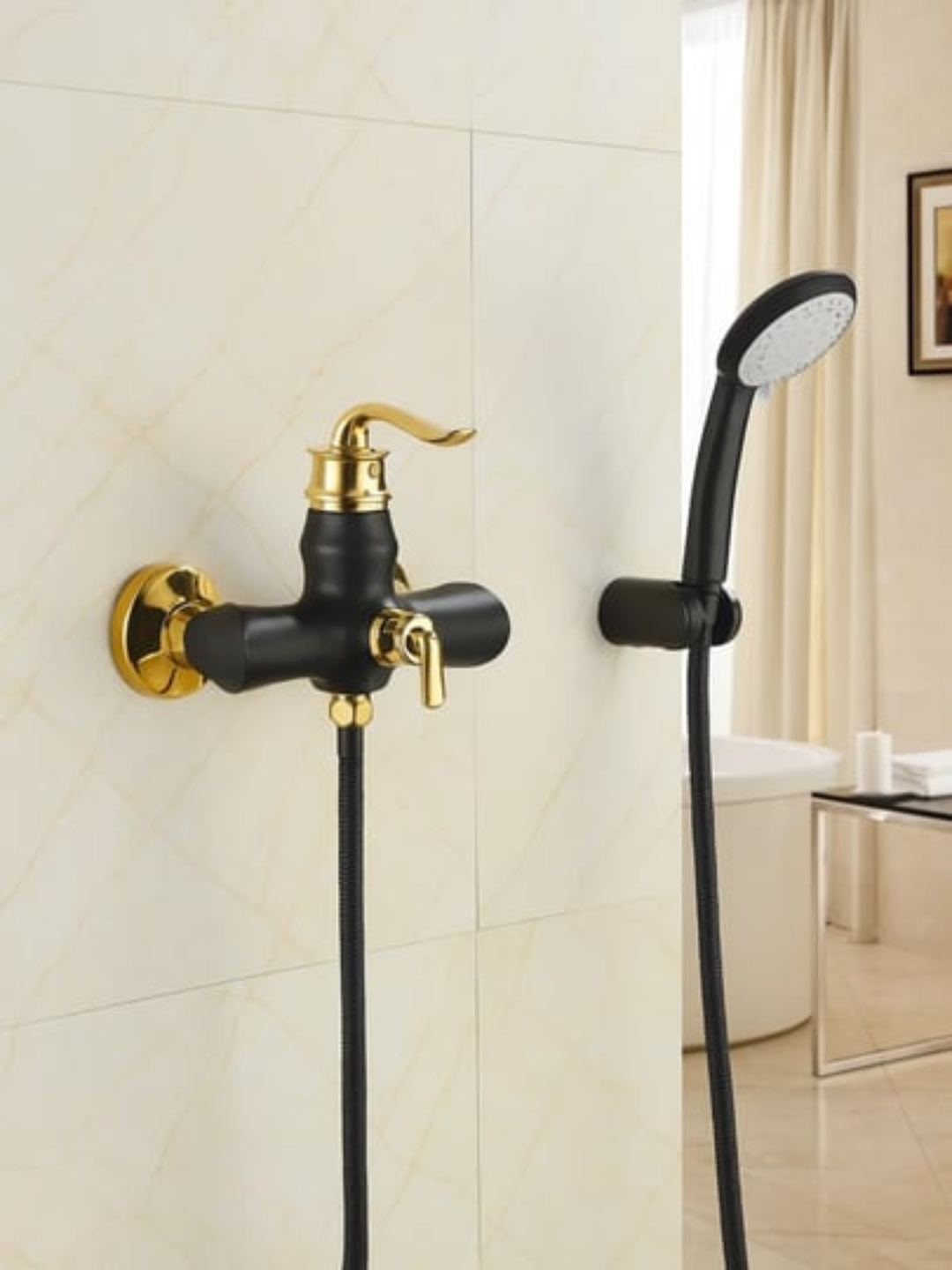 Смеситель для ванны с душем — стильное сочетание черного и золота