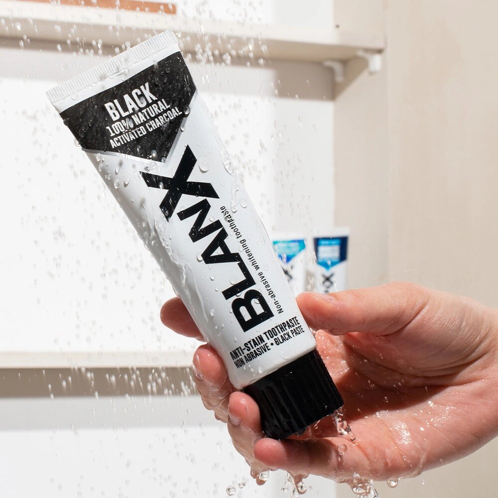 Отбеливающая неабразивная зубная паста Blanx Black с древесным углём, 75 мл — фото 1
