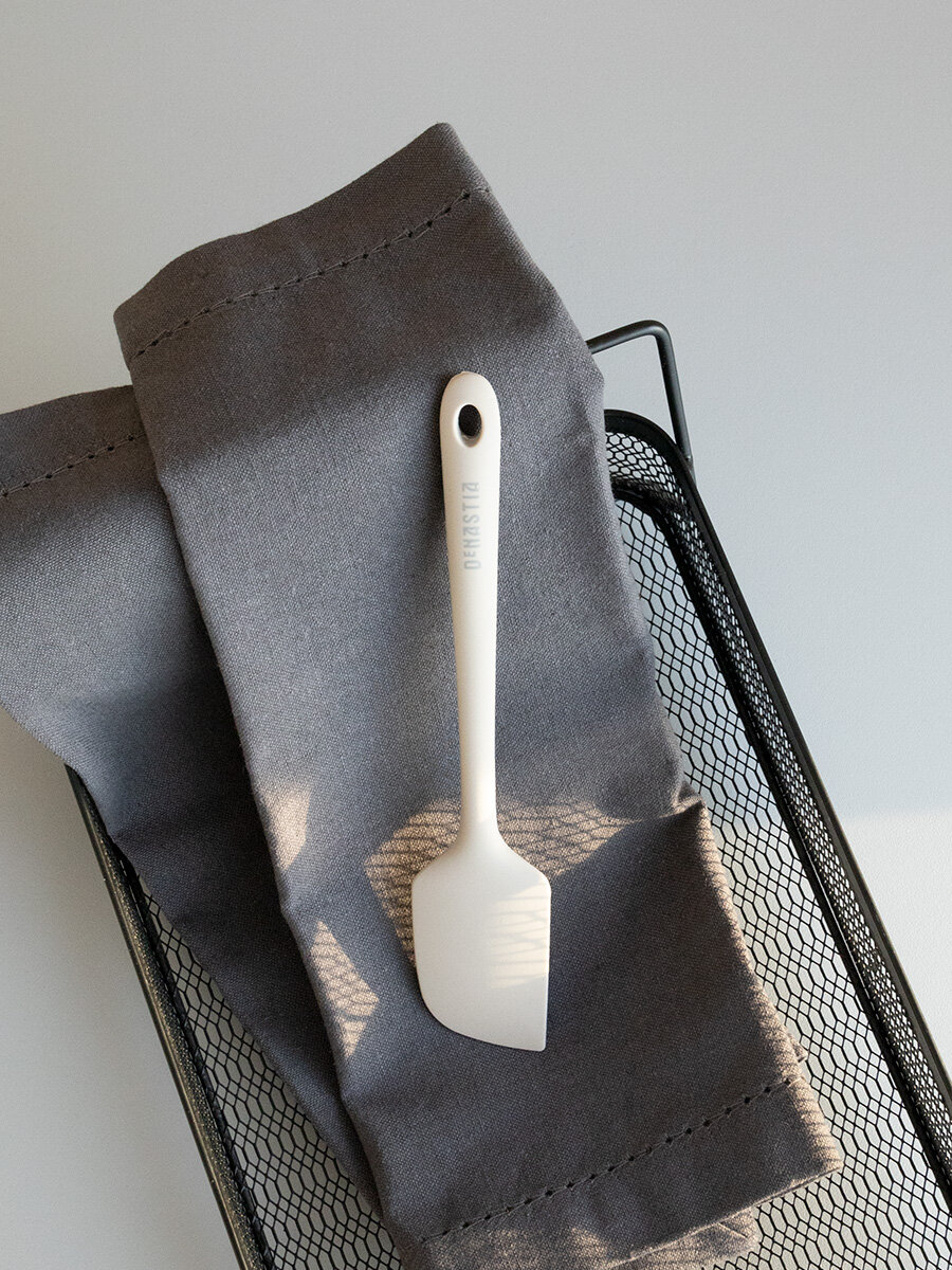 Лопатка кулинарная со скошенным краем DeNASTIA "Силикон idea" 21x4,2x1 см, нейлон, бежевый, A000381