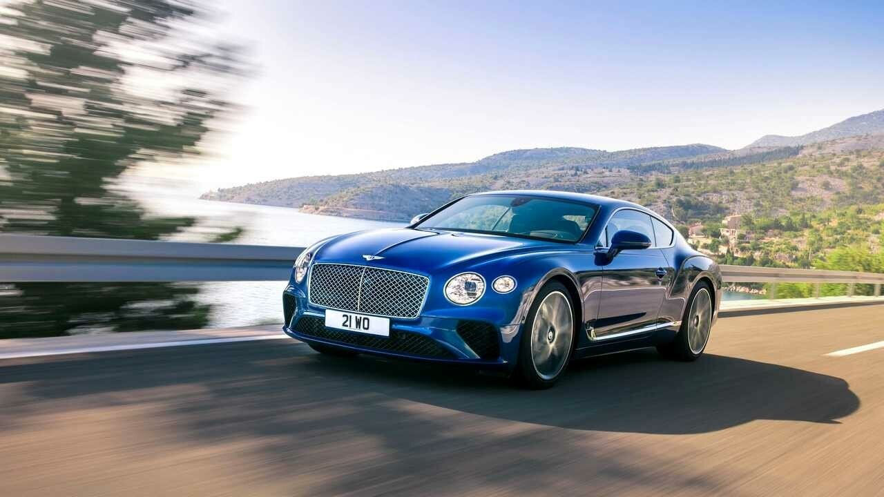 Картина на холсте 60x110 LinxOne "Bentley Continental GT 2019 Cars" интерьерная для дома / на стену / на кухню / с подрамником