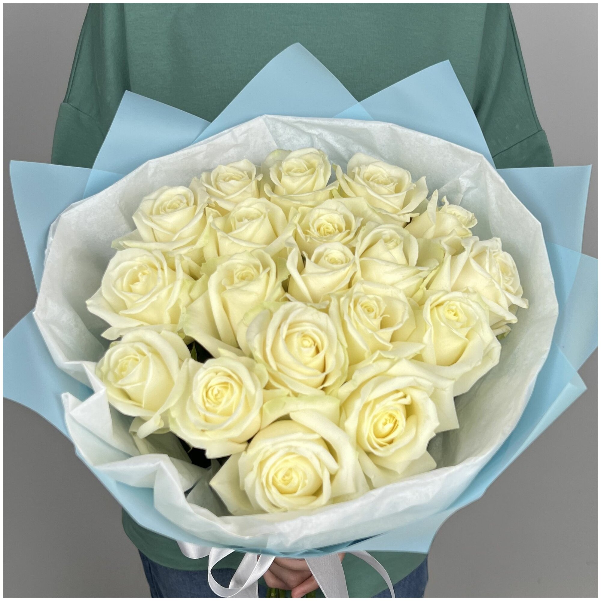 Букет моно из 19 белых роз. Букет AR0378 ALMOND ROSES