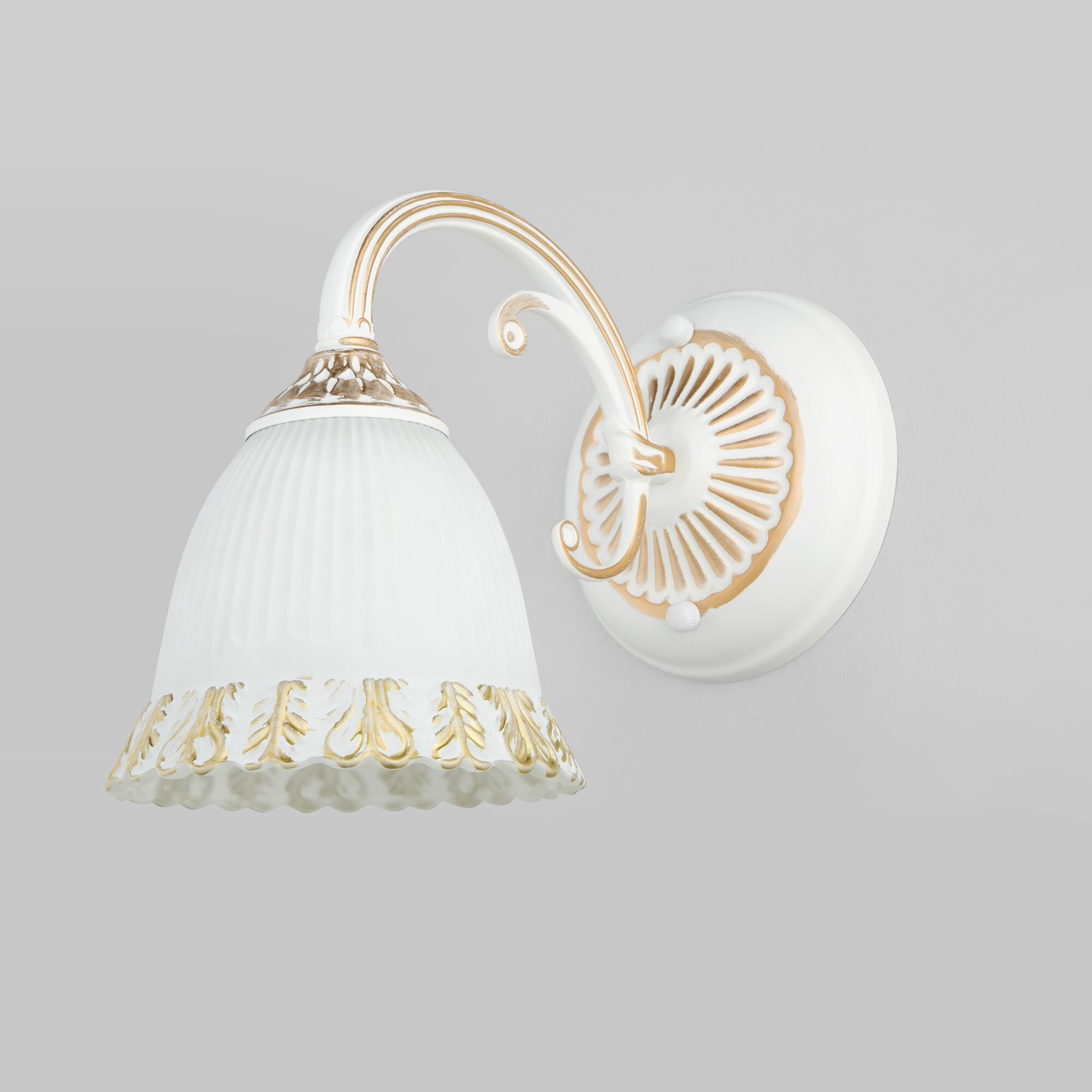 Бра / Настенный светильник со стеклянным плафоном Eurosvet Campina 60107/1 белый с золотом