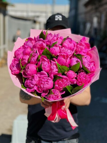 Изображение товара Монобукет "Rybe-Flowers", пион, розовое оформление, на стеблях, 35 пионов