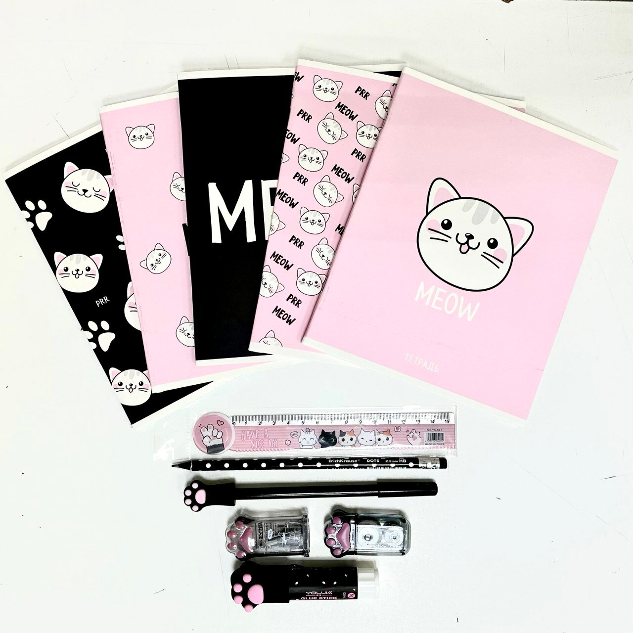 Канцелярский набор Кошачьи лапки черный ручка, карандаши, 5 тетрадей, точилка, клей, корректор, линейка