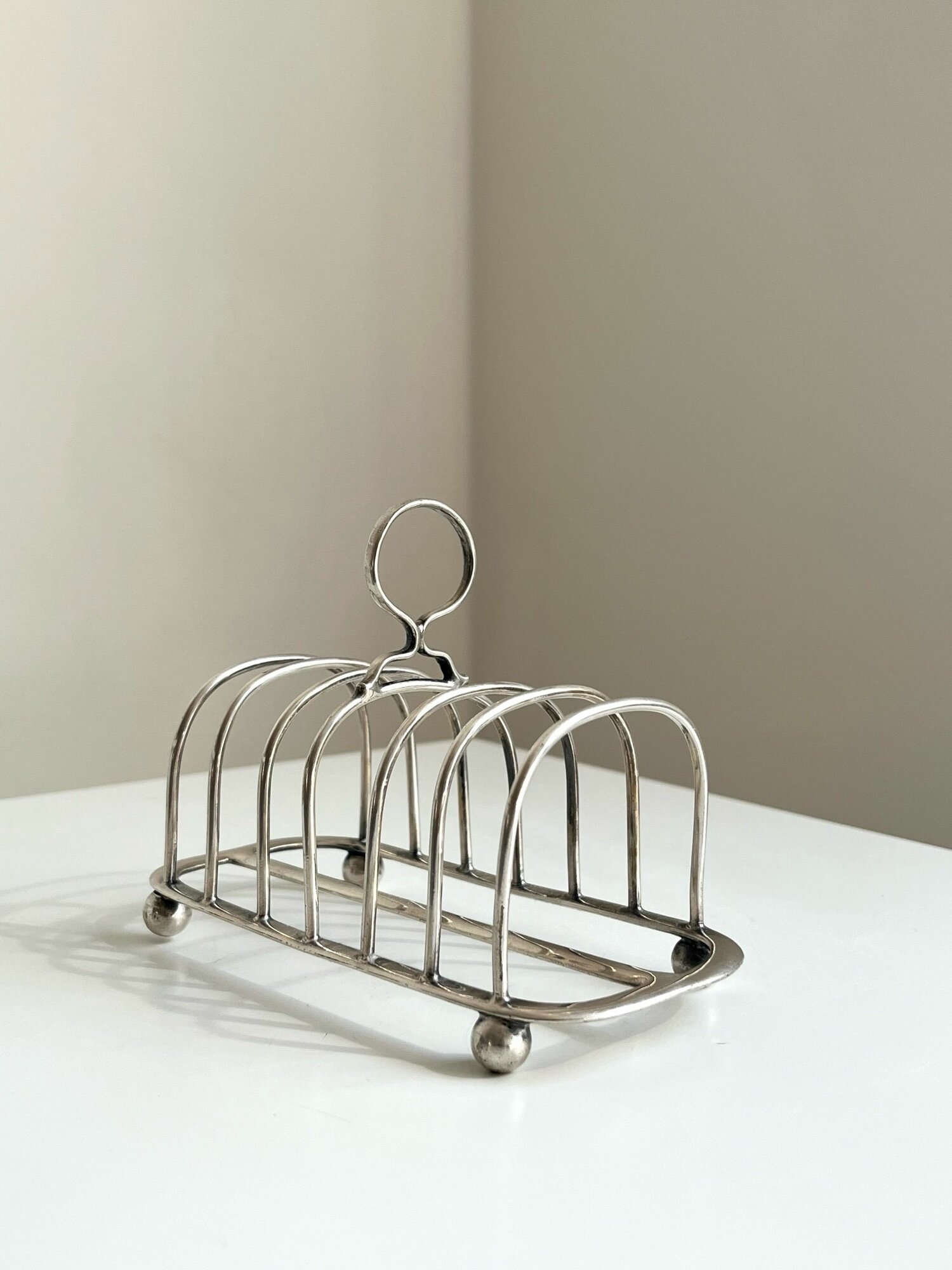 Подставка для тостов. Латунь с серебрением. Длина:13.5 см. Высота: 10 см.