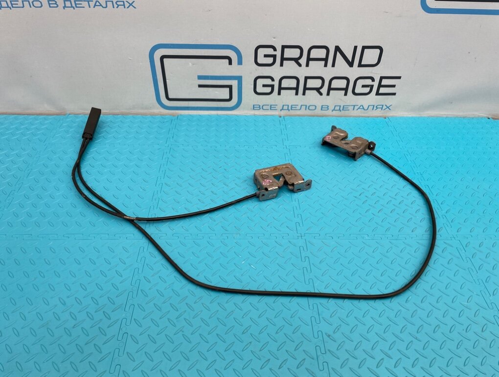 Замки капота BMW X3 2007 E83 N52B25A 2.5 OEM 51237115229