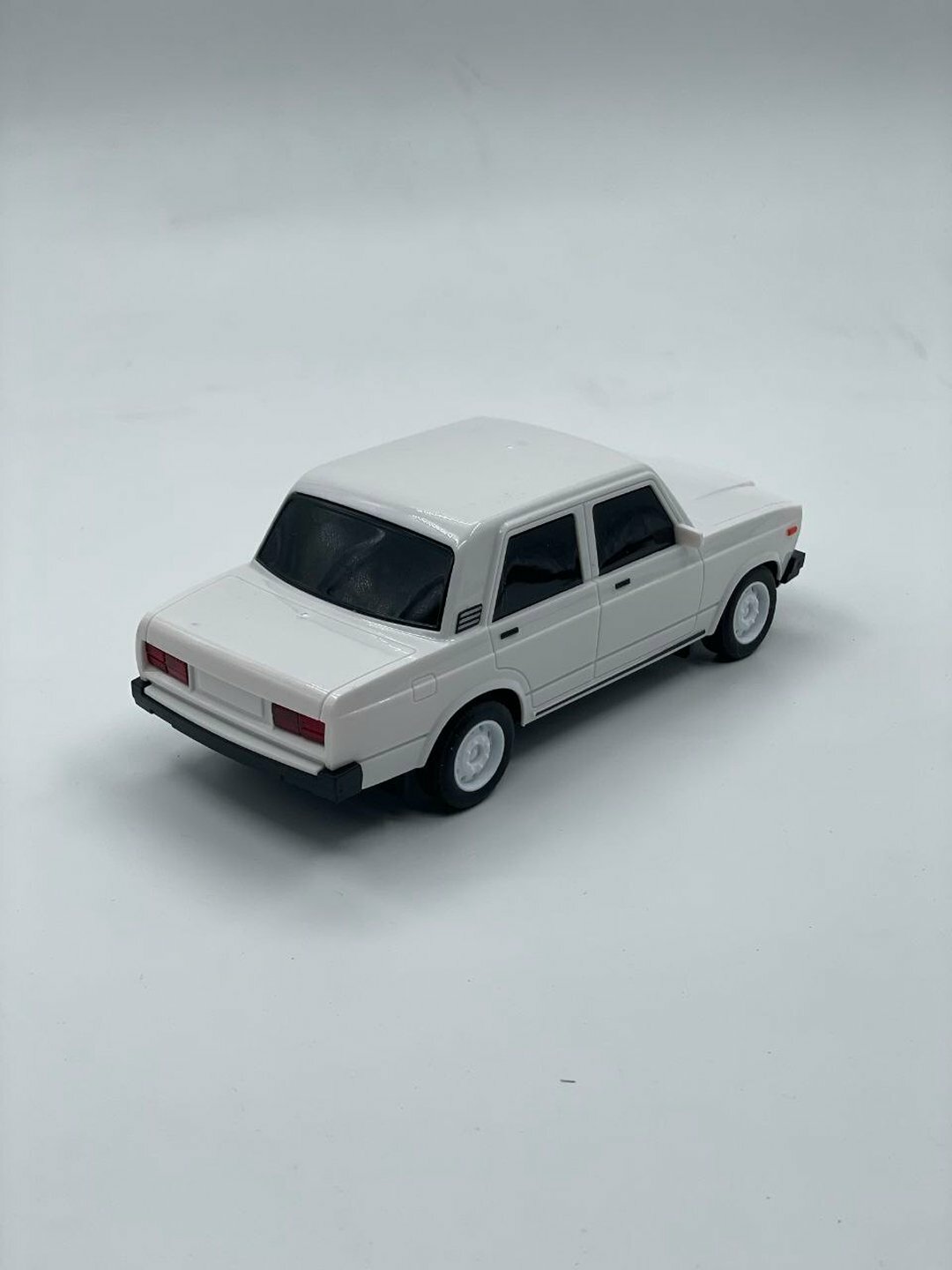 Радиоуправляемая машинка "Жигули", 1:21, масштаб, белая, пластик, 5-7 лет — фото 1