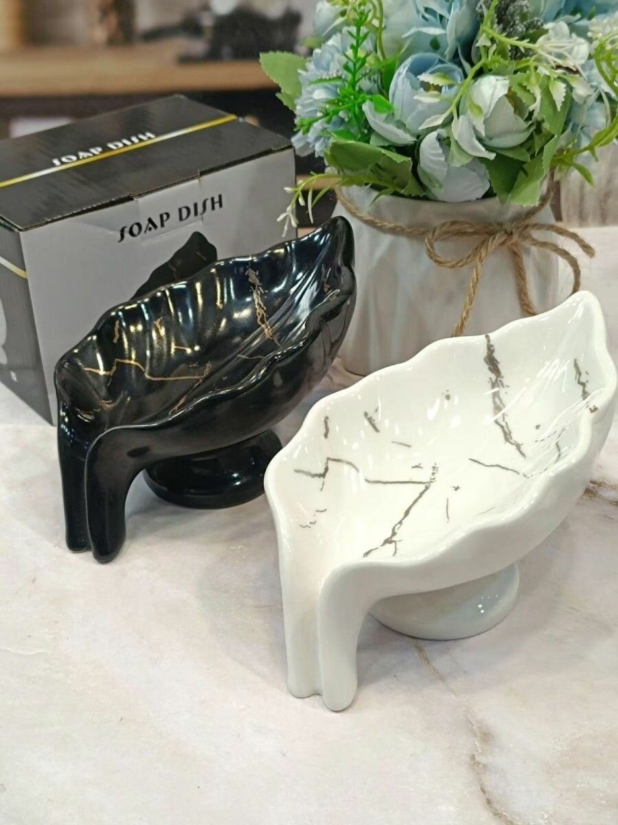 Керамическая мыльница со сливом черная на ножке, подставка для мыла — фото 1