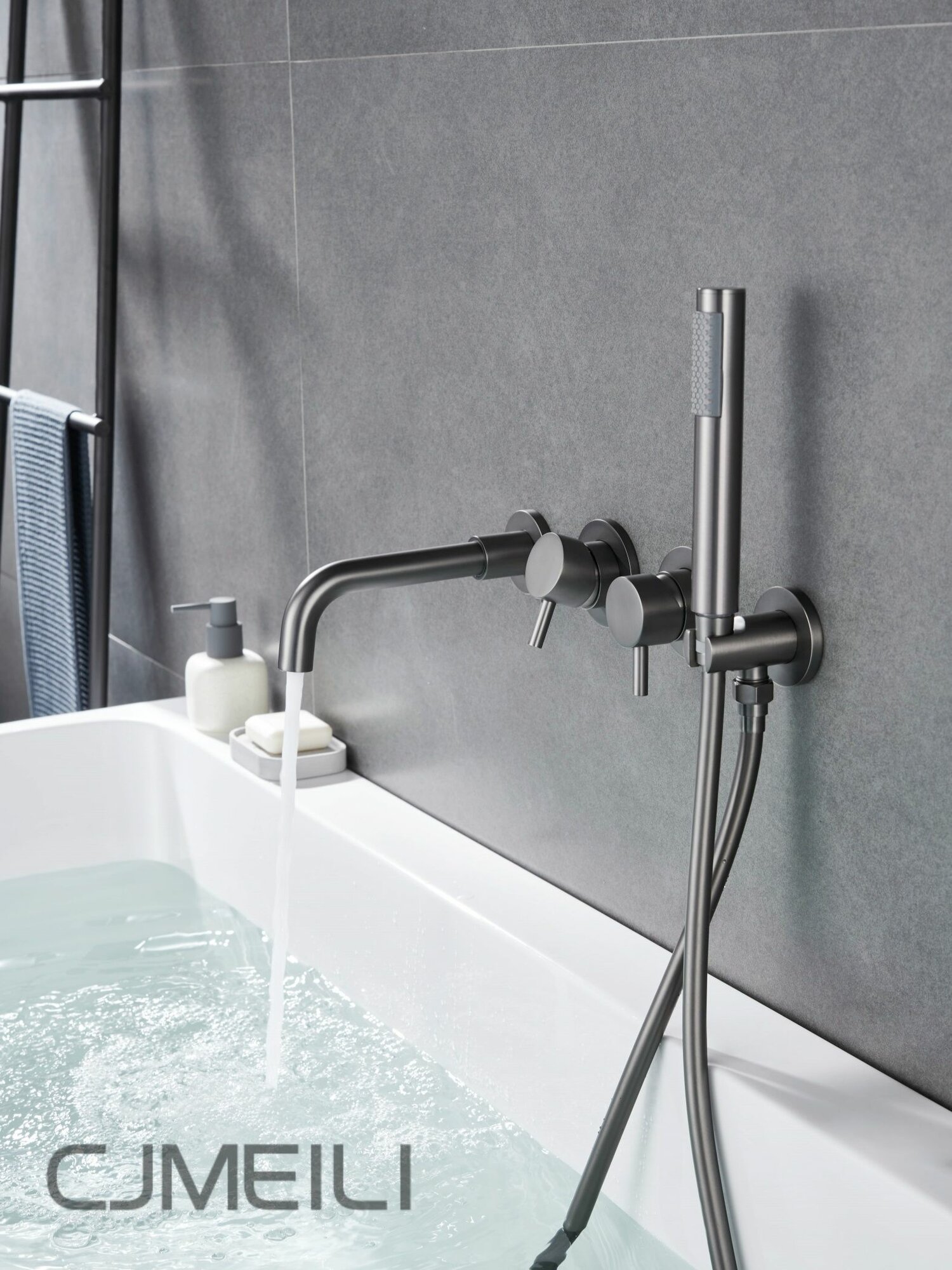 Современный смеситель скрытого монтажа