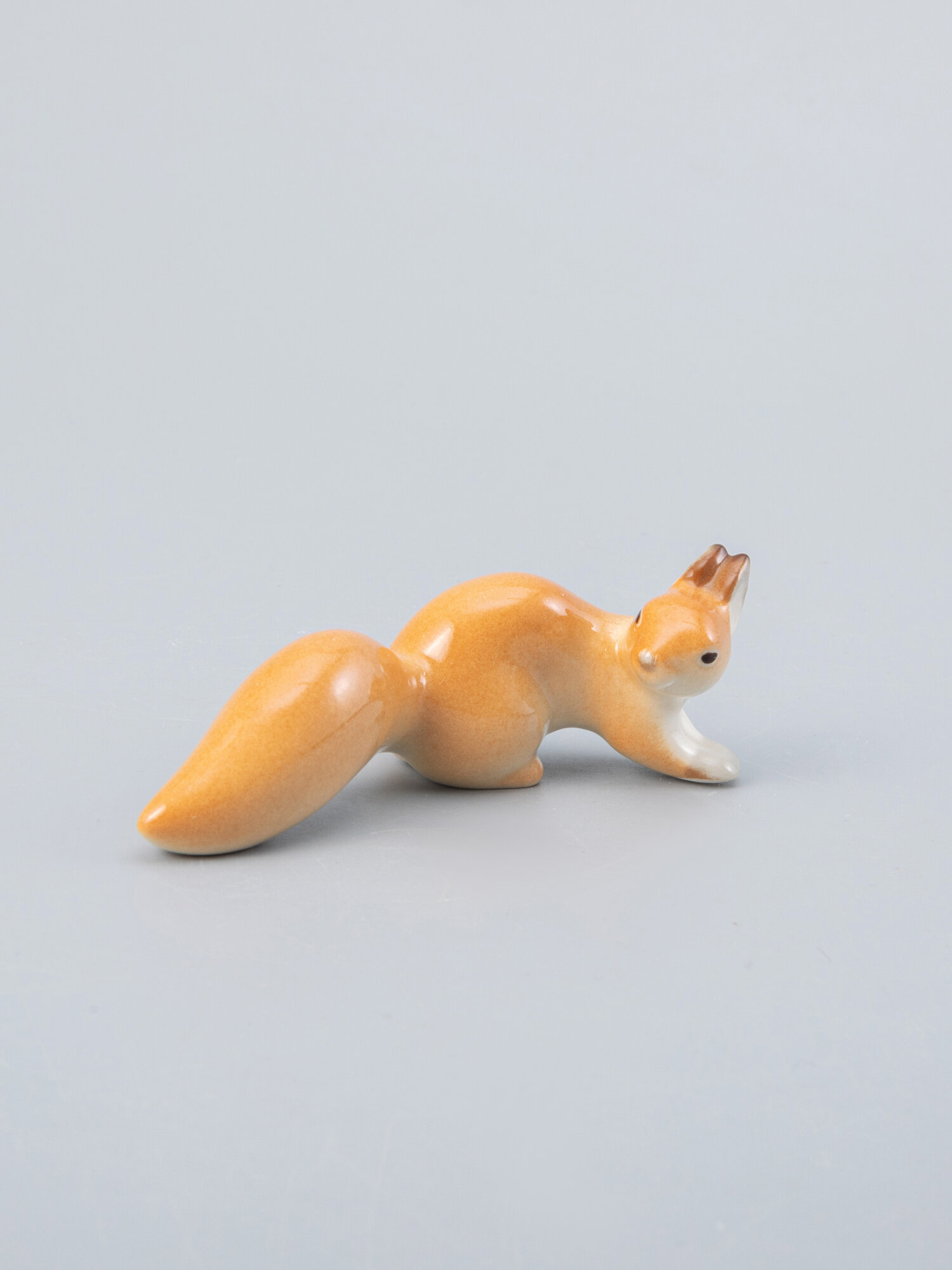 Фарфоровая статуэтка "Белочка", 3,3см, Императорский фарфоровый завод, ручная роспись,