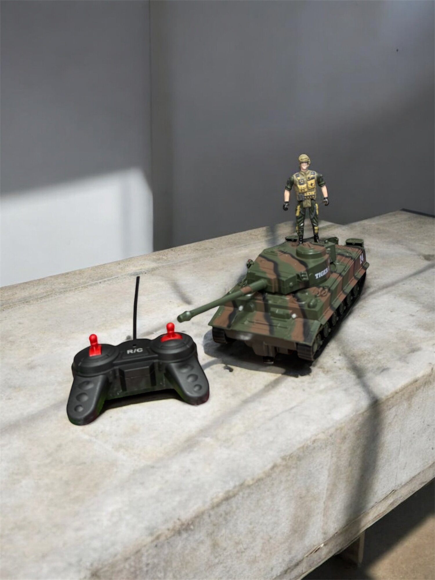 Радиоуправляемая "боевая танк" игрушка для детей и мальчиков