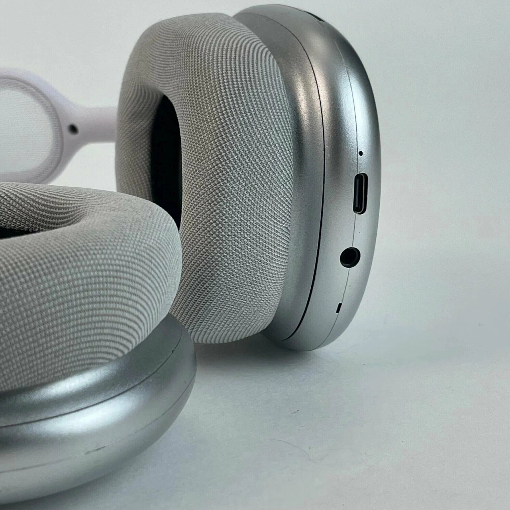 AirPods Max — беспроводные наушники премиум дизайна с Bluetooth и комфортом