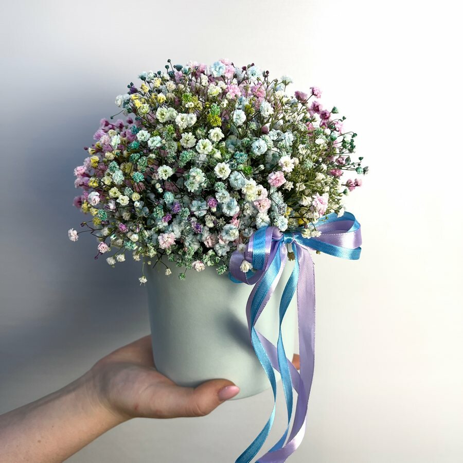 Авторский букет 152 - радужная коробочка с гипсофилой